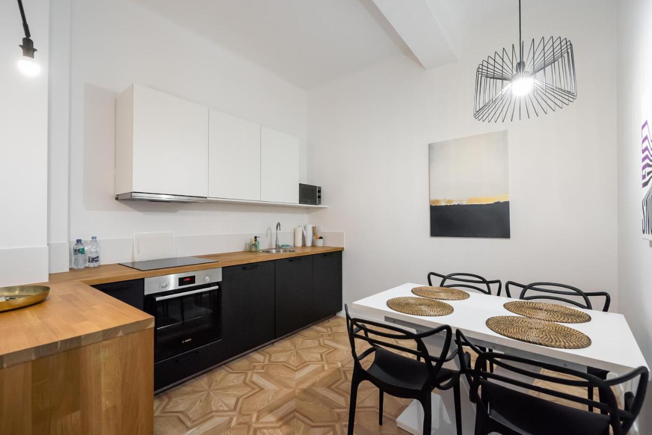 Old Town Basilisk Apartment Warszawa Eksteriør billede